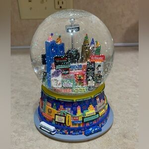 PRE-911 MUSICAL NEW YORK SNOW GLOBE NEW YEAR'S EVE YEAR 2000 WITH TWIN TOWERS